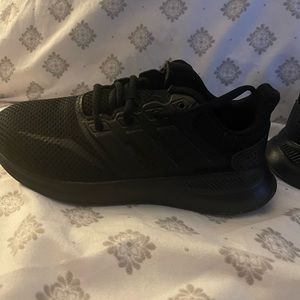 Adidas boy black sneakers never worn they are new